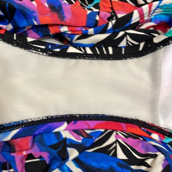 Jantzen Women’s Swimsuit - Picture 8 of 9